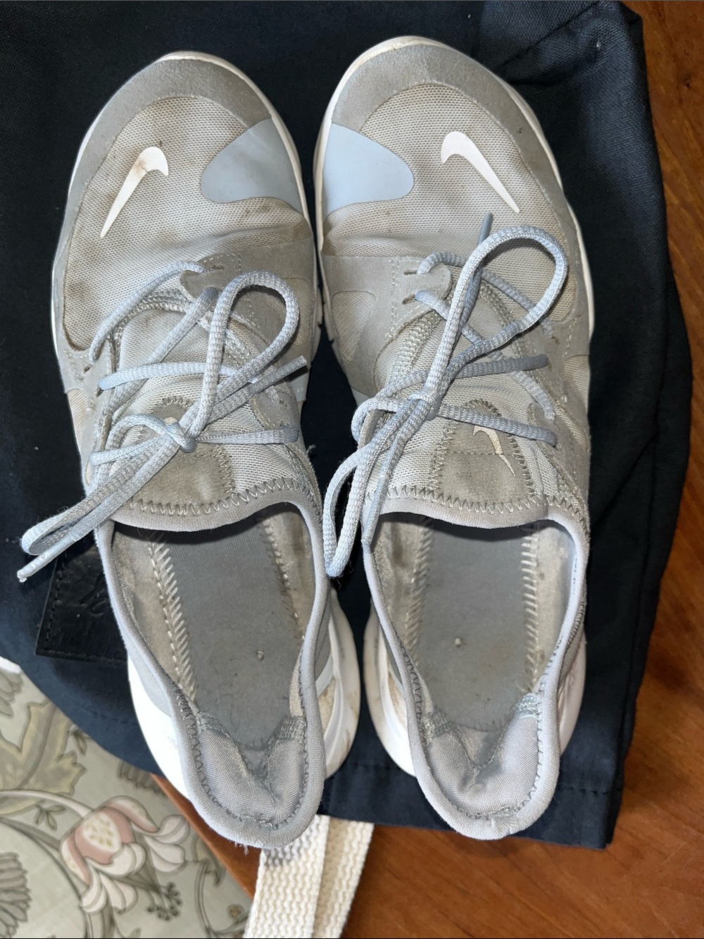 Nike Women's Light Gray Athletic Sneakers